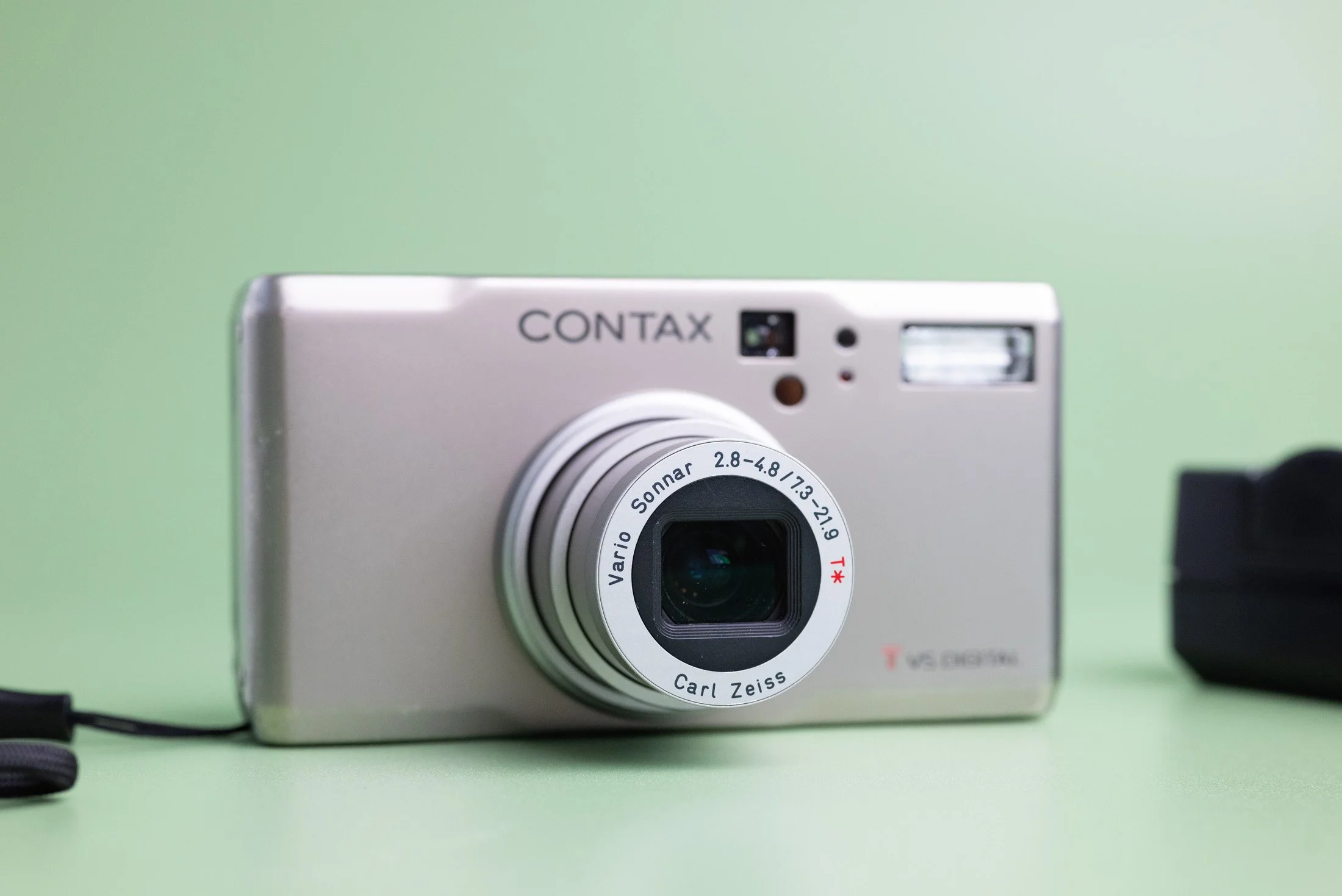 【専用】CONTAX TVS フィルムカメラ Amazon.com : Contax TVS II 35 mm Camera with Carl Zeis Vario